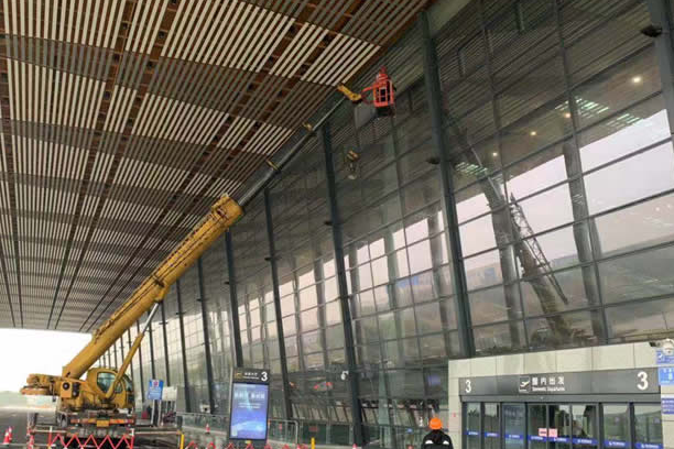 电白玻璃幕墙维护和保养